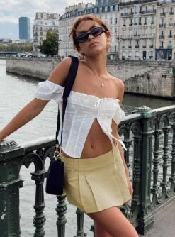 Princess Polly Leon Cargo Mini Skirt Beige -Princess Polly Shop 0 modelinfo carla us4 4261fbd8 b5cb 49ea 821c 3acce517bc0b