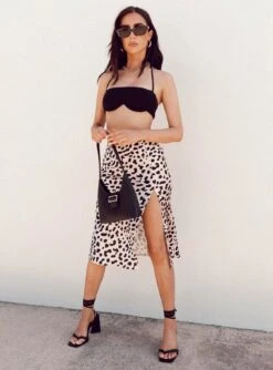 Princess Polly Nia Midi Skirt Beige -Princess Polly Shop 0 modelinfo izy US2 5c621596 f995 43aa 95fe ee2d44bdd06b