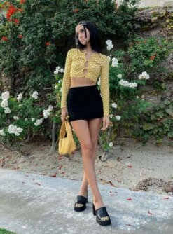 Princess Polly Selby Mini Skirt Black -Princess Polly Shop 000 modelinfo linabugz us0