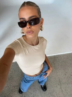 Princess Polly Shop -Princess Polly Shop 1 modelinfo KIANA us2 47de3270 2523 424b bd45 0bcfef6ba702