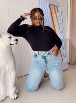 Maleny Long Sleeve Bodysuit Black Curve -Princess Polly Shop 1 modelinfo Paris us14 afb3a0de eb01 4ef0 b234 c73356c03be9