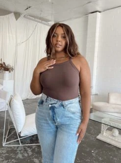 Lindsey Bodysuit Brown Curve -Princess Polly Shop 1 modelinfo Paris us14 e9a7c839 1c46 4cbf 8601 51dce48d9ae1