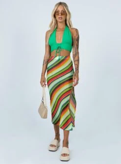 Princess Polly Sorella Maxi Skirt Green -Princess Polly Shop 1 modelinfo emma leigh us4 1b6814d6 47fe 4b1a 873a 48a297b06574