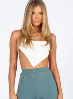 Princess Polly Vermont Top White -Princess Polly Shop 1 modelinfo josie us4 4c8c9525 b78f 4735 bb7b 1c5ce41d5ced