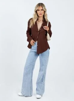 Princess Polly Mahalia Shirt Brown -Princess Polly Shop 2 modelinfo Chloe us2 a87aec99 2cb9 4ed4 8947 8e40455db0ab