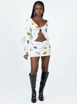 Drawn To You Top Multi 7 Drawn To You Top Multi -Princess Polly Shop 2 modelinfo Cynthia us4 10e12fd4 d532 479c b512 bdd8e5c31ed6