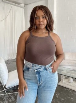 Lindsey Bodysuit Brown Curve -Princess Polly Shop 2 modelinfo Paris us14 9f3a84c3 de4c 46b7 a851 6f837fb700fa