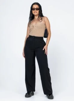 Princess Polly Kallista Bodysuit Beige -Princess Polly Shop 2 modelinfo alicia us8 628e3540 4c7d 4472 813d 3e6b43fb6a30