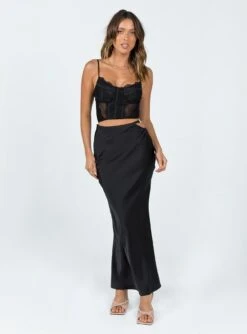 Princess Polly Roche Maxi Skirt Black -Princess Polly Shop 2 modelinfo casey us2 2bb5989f b139 4c3e 8d62 7c3ead0f4e40