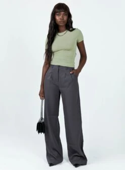 Lowell Top Green -Princess Polly Shop 2 modelinfo cynthia us4 159fe5b5 9e0d 4302 88ab ab8cda113f64