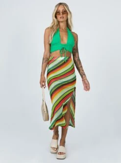 Princess Polly Sorella Maxi Skirt Green -Princess Polly Shop 2 modelinfo emma leigh us4 f51f2d2c 717f 4006 8e75 f17f82dcbc5e