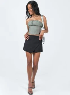 Princess Polly Indianna Cross Over Skort Black -Princess Polly Shop 2 modelinfo jenaya us2 704cb304 2428 4313 a572 fb31e63545a7