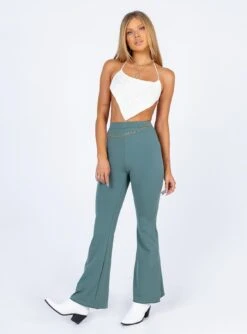 Princess Polly Vermont Top White -Princess Polly Shop 2 modelinfo josie us4 1adf7bde 60cf 4f12 9a9a e3b0a6989f3c