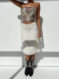 Delvie Midi Skirt Ivory -Princess Polly Shop 2 modelinfo millicent us2 f0ee7a78 8927 4f05 b911 421c08e2643e