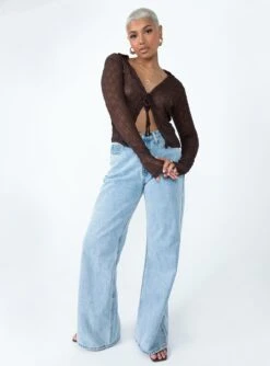 Princess Polly Marcos Long Sleeve Top Brown -Princess Polly Shop 2 modelinfo sarah us6 52be0ca3 2100 4851 bd27 ff9d7b9674d9