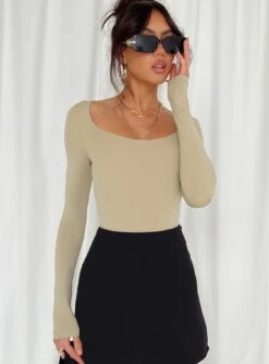 Mallard Bodysuit Brown -Princess Polly Shop 3 model info Josephine us2