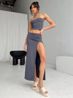 Lowell Maxi Skirt Grey -Princess Polly Shop 3 model info Josephine us2 81f3f0e5 5250 4e99 be78 fccdd09e1491