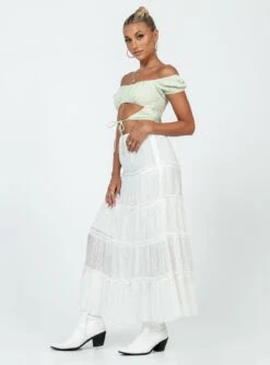 Princess Polly Sun Down Mid Rise Maxi Skirt White -Princess Polly Shop 3 modelinfo Alexis us2 551a033b 05bc 49ad 8032 90ee56877e6e