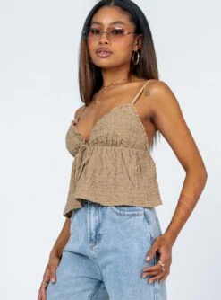 Princess Polly Kellan Top Mushroom -Princess Polly Shop 3 modelinfo Carter us2 692fc3d5 36de 4f61 bc0b 480dbfc557d1