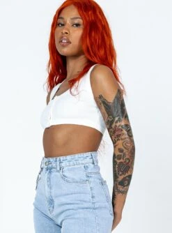 Princess Polly Honor Top White -Princess Polly Shop 3 modelinfo Chlo us4 6a69d1b9 0abe 4710 9fdf 5c1dd3be9321