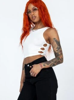 Princess Polly Aster Top White -Princess Polly Shop 3 modelinfo Chlo us4 c64cadc1 7c08 4189 9e40 34f658d70540