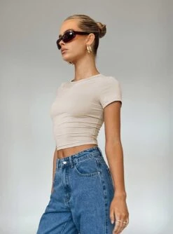 Handa Top Bone -Princess Polly Shop 3 modelinfo KIANA us2 8660c1c2 1106 4090 9ef4 9841cc2e0109