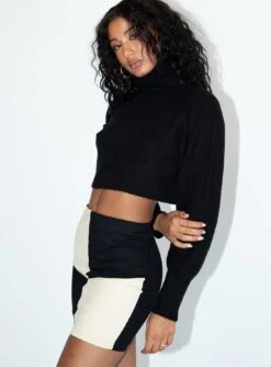 Princess Polly Celine Mini Skirt Beige / Black 11 Princess Polly Celine Mini Skirt Beige / Black -Princess Polly Shop 3 modelinfo Kiele US2 acfbbdad 3458 41db 9415 7eac8705d746