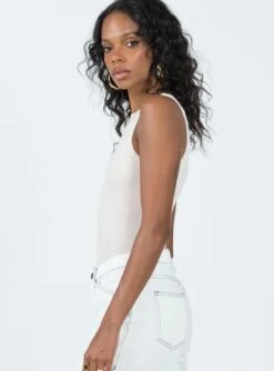 Fischer Bodysuit Bone 8 Fischer Bodysuit Bone -Princess Polly Shop 3 modelinfo Kristen us2 27dc2495 cb8d 40e8 98ab 99291dc3c3da