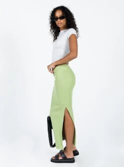 Abigail Midi Skirt Green -Princess Polly Shop 3 modelinfo Kristen us2 2db5a422 d896 46ec 9d88 42c290587c2f