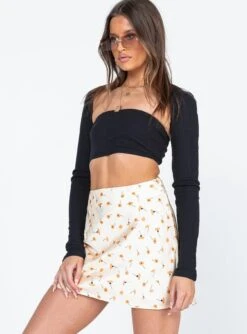 Princess Polly Chloe Mini Skirt Yellow -Princess Polly Shop 3 modelinfo Lexi us2 345e1d38 b109 4580 87fe a82499bbc2e8