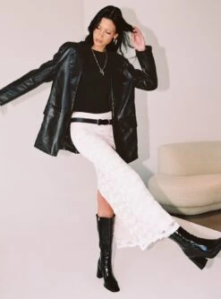 Princess Polly Azra Maxi Skirt White -Princess Polly Shop 3 modelinfo Maria us4 1a08fdcc acfd 4f66 a864 d99646edf815