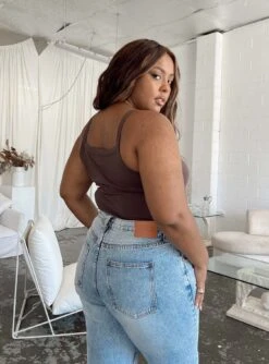 Lindsey Bodysuit Brown Curve -Princess Polly Shop 3 modelinfo Paris us14 049bab57 806f 4c1c b119 c26ab3dee692