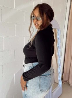 Maleny Long Sleeve Bodysuit Black Curve -Princess Polly Shop 3 modelinfo Paris us14 14823731 eaf5 43c8 aab6 44825988cf9b