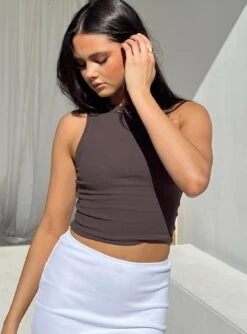 Ashland Top Brown -Princess Polly Shop 3 modelinfo Paris us2 5701411f 489f 42c1 85ab 1cf2ad35c468