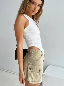 Princess Polly Lydie Cargo Mini Skirt Beige -Princess Polly Shop 3 modelinfo Saskia us2 51903a25 d3fd 45e7 9e12 15a3df928916