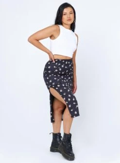 Princess Polly Jeston Midi Skirt Black -Princess Polly Shop 3 modelinfo alicia us10 6ee416ba c9e3 41cd 9b45 5aa7465be17b