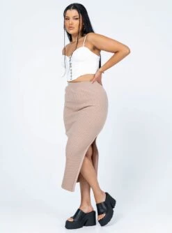 Princess Polly Tanna Midi Skirt Mushroom -Princess Polly Shop 3 modelinfo alicia us10 78c0ad66 e939 42d4 80be 748a2487eb86