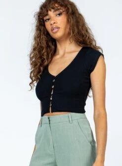 Princess Polly Indica Top Black -Princess Polly Shop 3 modelinfo alyssa us4 e65687be f49c 42ef a7bf 47c86a5a4616