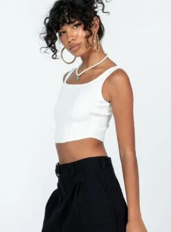 Princess Polly Josette Top White -Princess Polly Shop 3 modelinfo ariel us4 3413ee1f 5d1a 4a01 8536 243994e97377