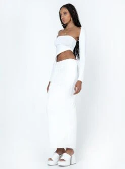 Princess Polly Echo Low Waist Knitted Maxi Skirt White -Princess Polly Shop 3 modelinfo ayaana us2 f42a7367 7d77 4e9f acf7 a4336f8408ee