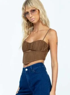 Princess Polly Hazelwood Top Brown -Princess Polly Shop 3 modelinfo beanie us0 45b4511b 72f3 468c bd17 9f88c17de031