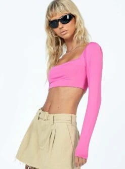 Rogers Long Sleeve Top Pink -Princess Polly Shop 3 modelinfo beanie us0 722eb968 bf5d 4e9a 9ced 6376d18dd8b3