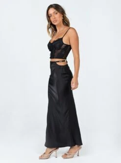 Princess Polly Roche Maxi Skirt Black -Princess Polly Shop 3 modelinfo casey us2 6ade21bb 36c0 4e3c 9542 81ec20fd5283