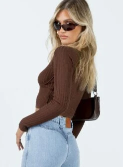 Princess Polly Havill Long Sleeve Top Brown 8 Princess Polly Havill Long Sleeve Top Brown -Princess Polly Shop 3 modelinfo chloe us2 2cc4522f 3483 46e7 93aa 149391599684