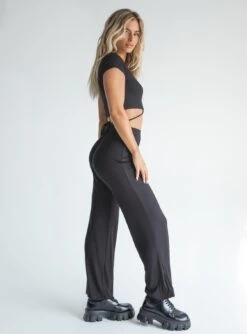 Princess Polly Liani Set Black -Princess Polly Shop 3 modelinfo cindy us2 cb0a413a 3706 43b6 aae1 e6fe9a659dbc