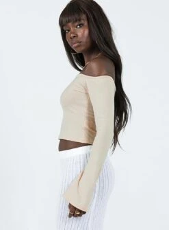 Princess Polly Florette Off Shoulder Top Cream -Princess Polly Shop 3 modelinfo cynthia us4 0d581a4d 2632 49fc 9ba3 ac8f0243a30f