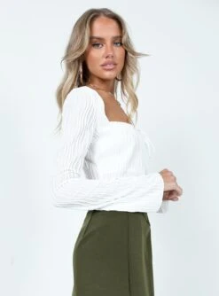 Princess Polly Jerico Long Sleeve Top White -Princess Polly Shop 3 modelinfo elly us2 4b45df42 3d3a 4e12 bc94 7fa9bfaf42f5