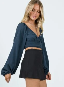 Princess Polly Buddy Mini Skirt Black -Princess Polly Shop 3 modelinfo elly us2 81f93aa7 2125 4076 8af8 91f6c59f75ab