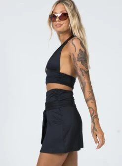 Bleeker Mini Skirt Black -Princess Polly Shop 3 modelinfo emma leigh us4 732f500c e580 42de a5a8 74246b352e50