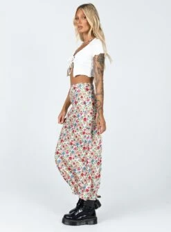 Princess Polly Celena Maxi Skirt Floral -Princess Polly Shop 3 modelinfo emma leigh us4 9e24c802 e41d 48c4 9062 526f06af6877